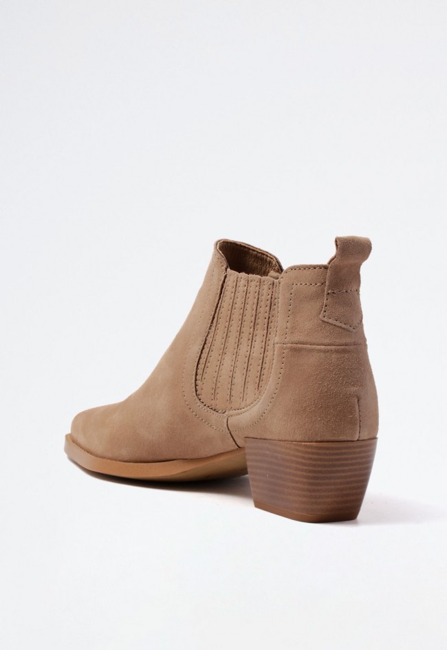 Botín cowboy de piel para mujer con elásticos laterales estilo y comodidad en cada paso Glo sienna 7357