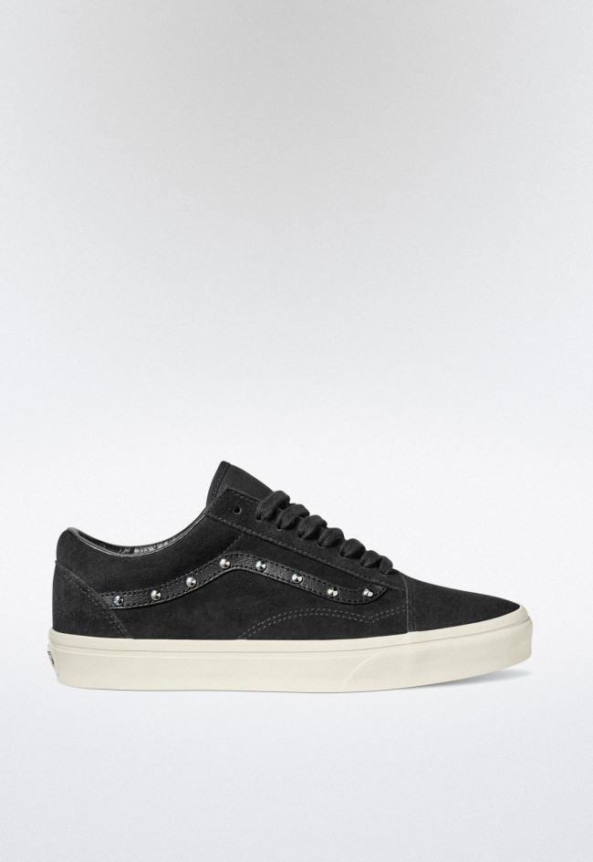 Deportivo de mujer negro VANS old skool tachas VN0A2Z42CJI1