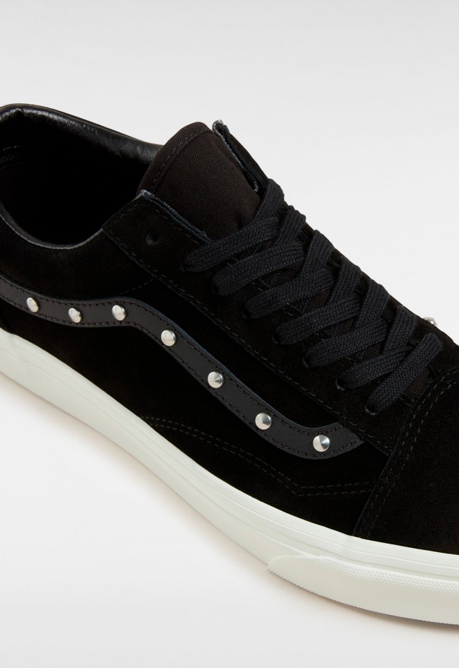 Deportivo de mujer negro VANS old skool tachas VN0A2Z42CJI1