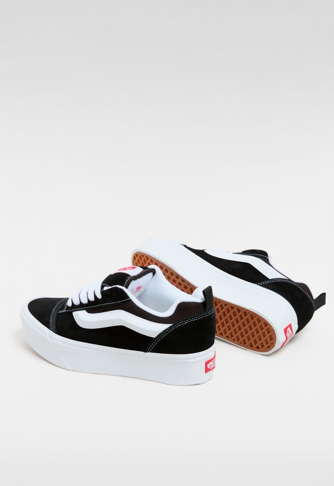 Deportivo de mujer negro VANS knu stack