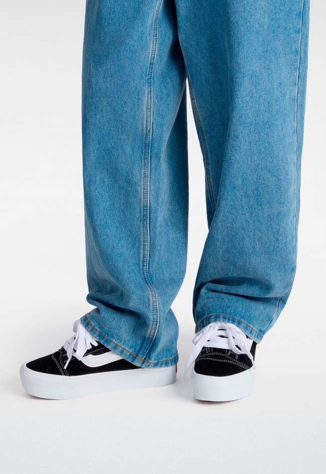 Deportivo de mujer negro VANS knu stack