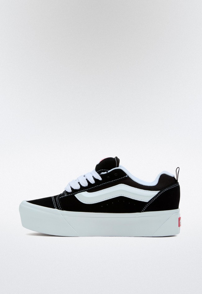 Deportivo de mujer negro VANS knu stack