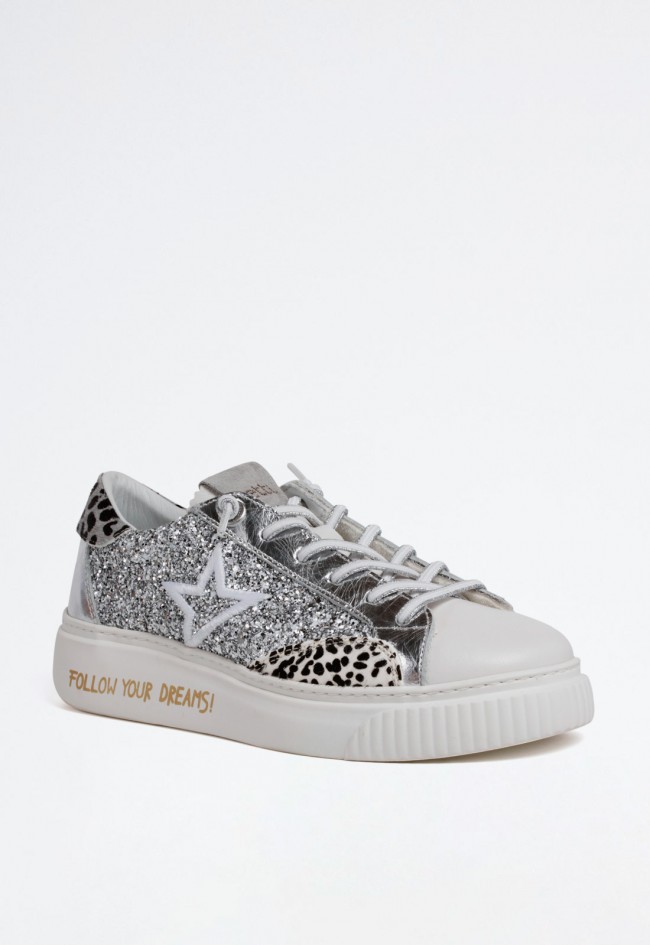 Zapatilla de mujer con glitter, animal print y estrella bordada | Diseño exclusivo y fabricada en España | Cetti C-1342
