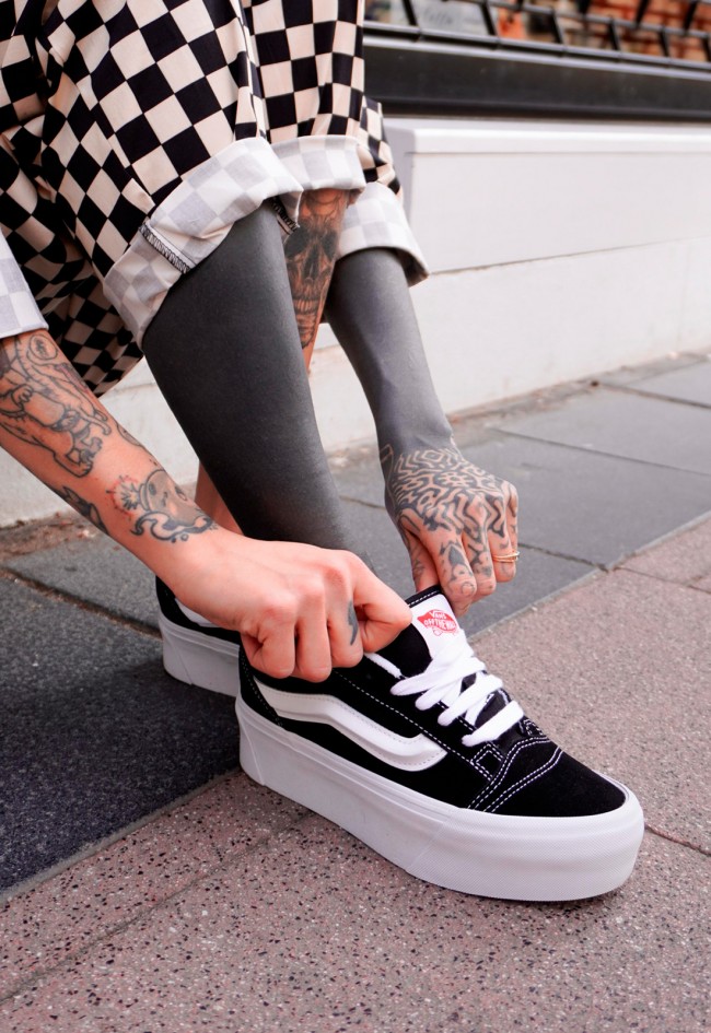 Deportivo de mujer negro VANS knu stack