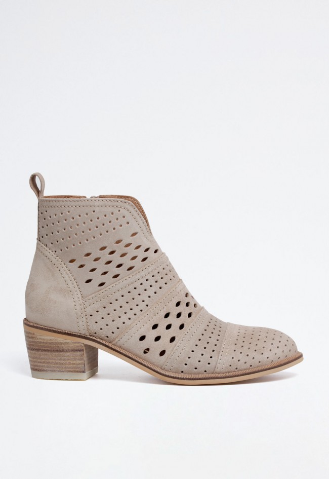 Botín campero de mujer en piel color dessert – caña baja, tacón cómodo y cremallera lateral | ALPE NELLY