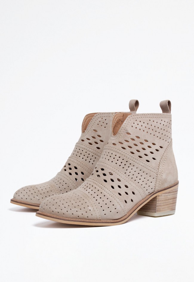 Botín campero de mujer en piel color dessert – caña baja, tacón cómodo y cremallera lateral | ALPE NELLY