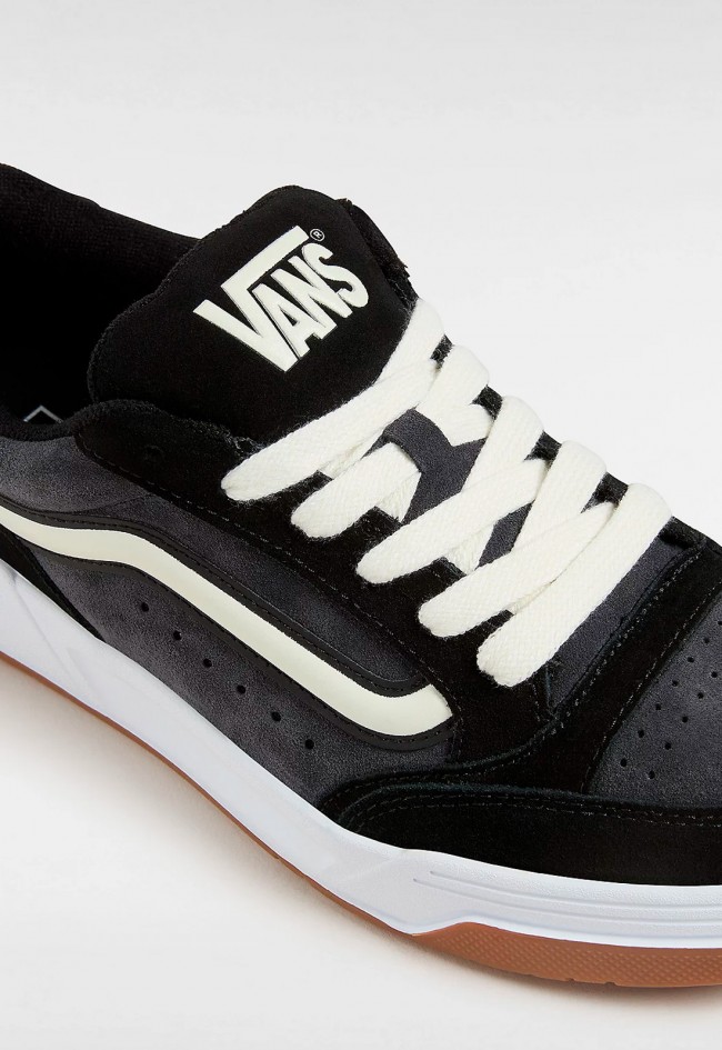 Deportivo de mujer negro VANS hylane
