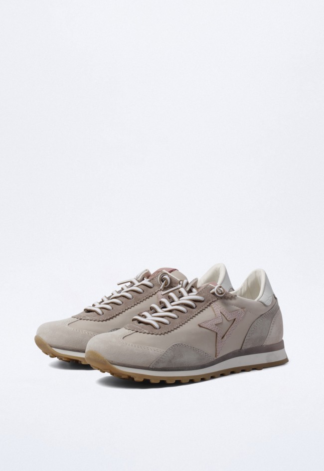Deportivo gris de mujer con estrella bordada – estilo urbano y diseño exclusivo | CETTI c-1259