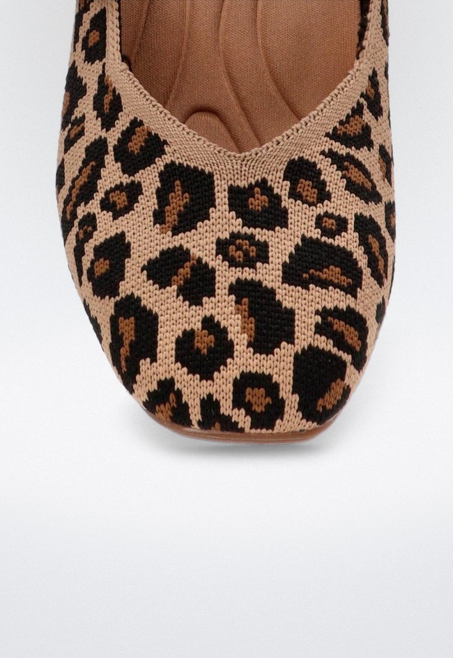 Bailarina de mujer con hebilla y estampado leopardo Carmina Jhilton 63-2467 con estilo y comodidad