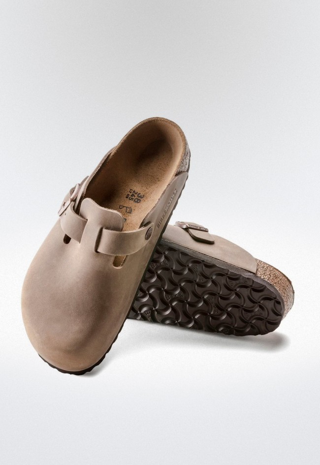 Zueco de piel engrasada para mujer con plantilla anatómica – modelo clásico en tendencia | BIRKENSTOCK Boston