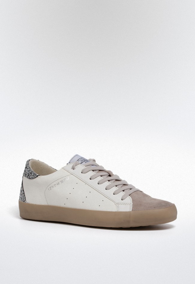Deportivo de mujer en color plata con detalle glitter – estilo urbano y toque brillante | WHY PINK M5040