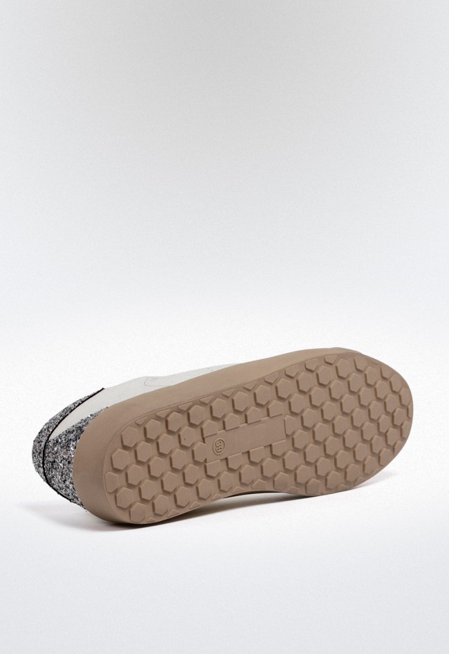 Deportivo de mujer en color plata con detalle glitter – estilo urbano y toque brillante | WHY PINK M5040