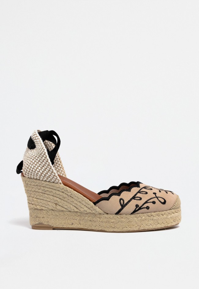 Alpargata de cuña alta con cintas al tobillo y bordado frontal en piel y textil | Suela de esparto artesanal beige Shiny 6008
