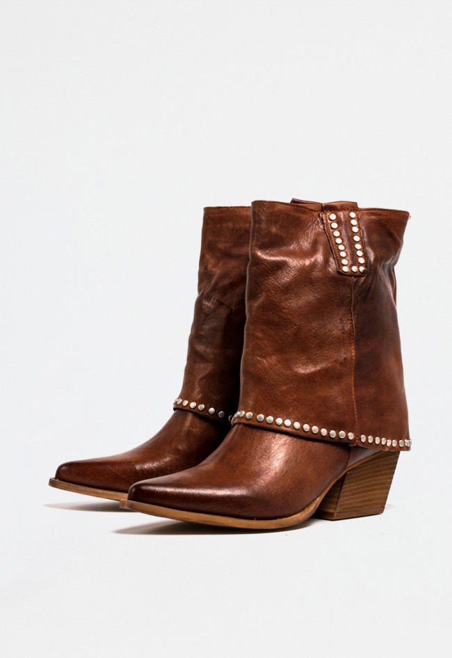 Botín cowboy de mujer en piel cuero con polaina y tachas – estilo western con tacón alto | CHINI EQUIPE tex3000