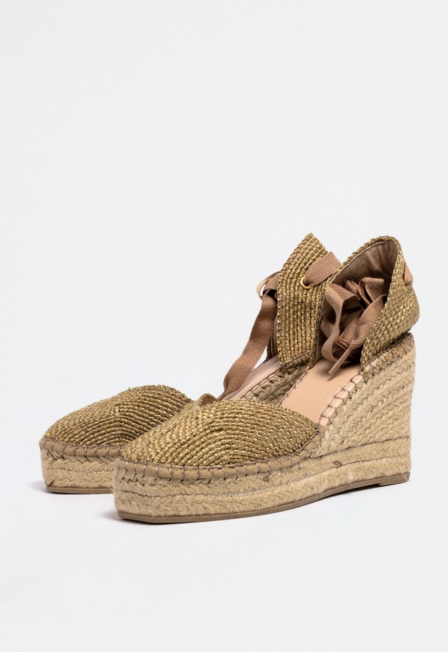 Alpargata de cuña alta color oro con lazos al tobillo y suela de esparto | Estilo veraniego con brillo femenino Glo d260026