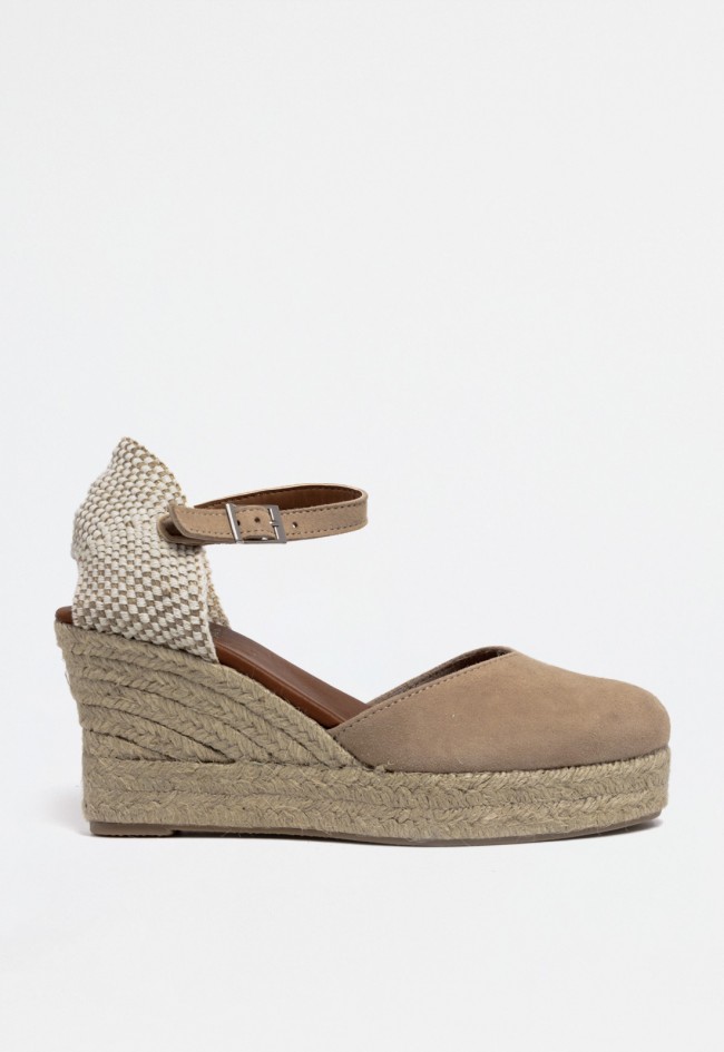 Alpargata de mujer con cuña alta en piel y textil, suela de esparto y cierre con hebilla | Estilo mediterráneo taupe Shiny 6003