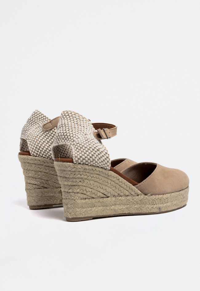 Alpargata de mujer con cuña alta en piel y textil, suela de esparto y cierre con hebilla | Estilo mediterráneo taupe Shiny 6003