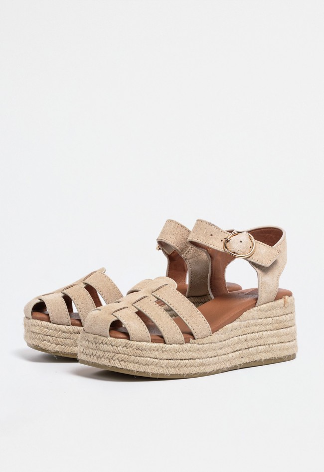 Sandalia de cuña de esparto en piel color arena con hebilla dorada | Diseño cómodo y natural de VAS new bonita 10