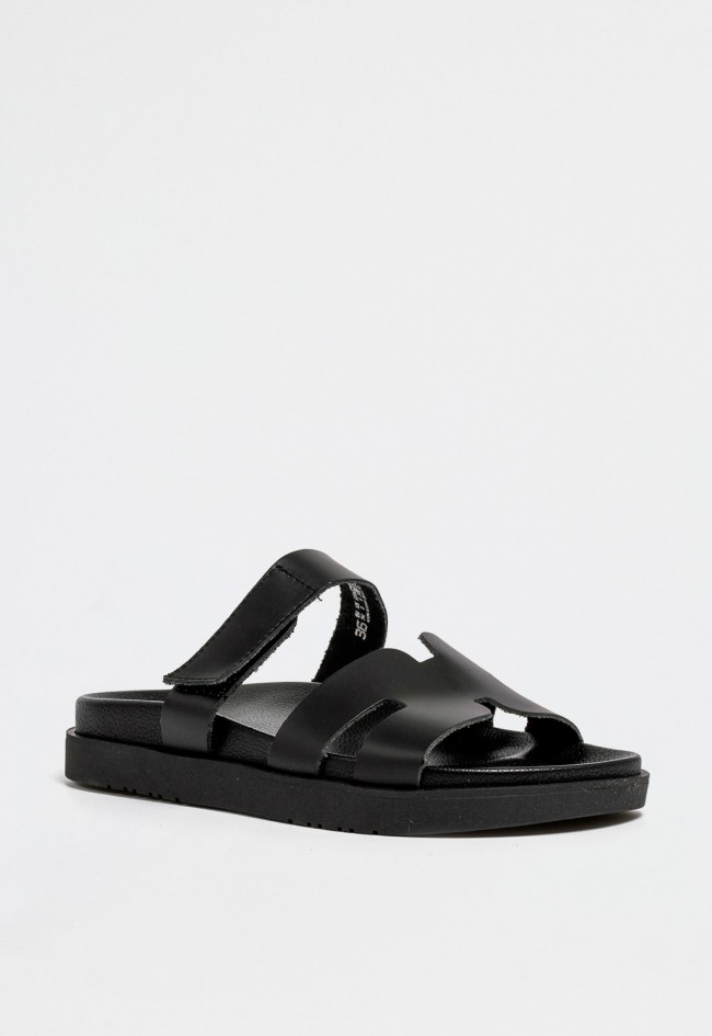 Sandalia plana negra de mujer en piel con cierre cruzado de velcro y suela de caucho | Diseño bio de VAS morena-125