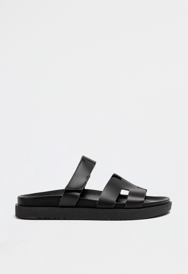 Sandalia plana negra de mujer en piel con cierre cruzado de velcro y suela de caucho | Diseño bio de VAS morena-125