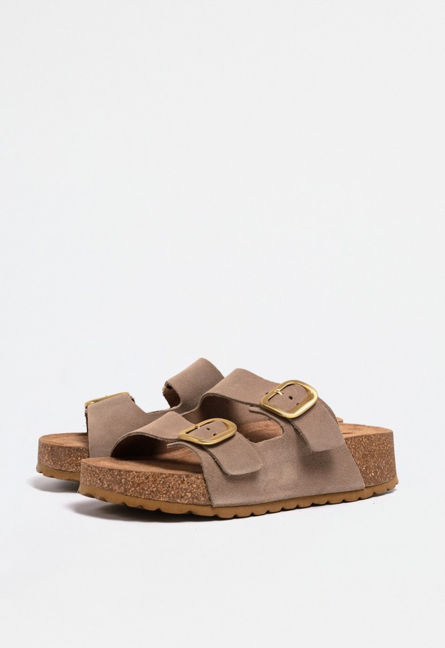 Sandalia tostada de mujer con doble hebilla dorada y suela elevada en piel | Diseño casual y actual VAS wiwi-003