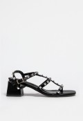 Sandalia de tiras con tachas y tacón ancho para mujer | Diseño cómodo con hebilla y estilo rock chic VAS 60-2592