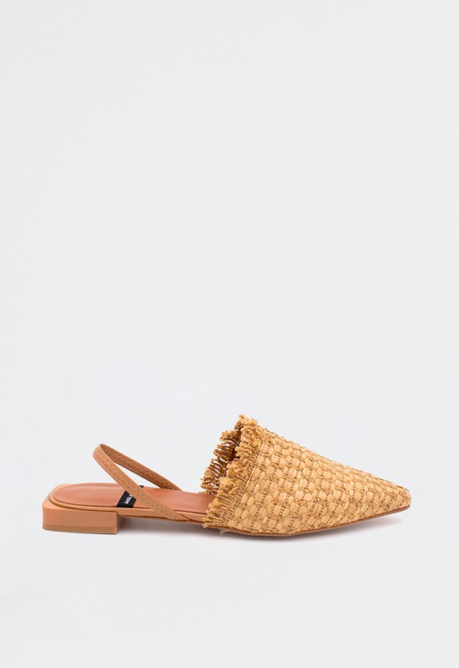 Zapato destalonado de mujer camello Alarcón 25009-530b