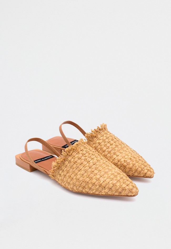 Zapato destalonado de mujer camello Alarcón 25009-530b