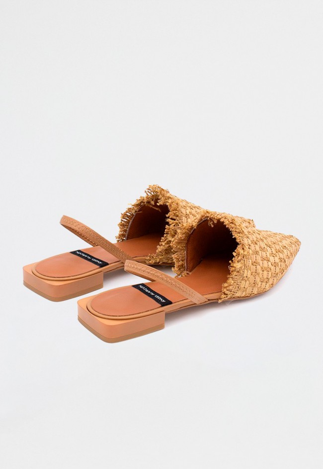 Zapato destalonado de mujer camello Alarcón 25009-530b