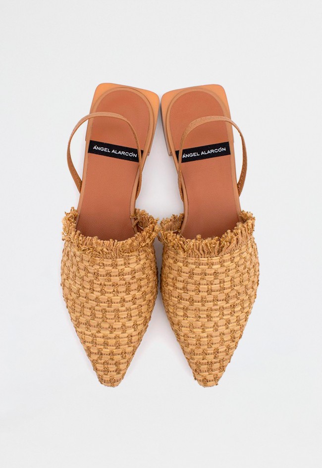 Zapato destalonado de mujer camello Alarcón 25009-530b