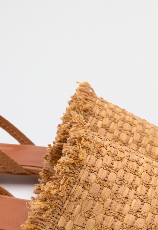 Zapato destalonado de mujer camello Alarcón 25009-530b