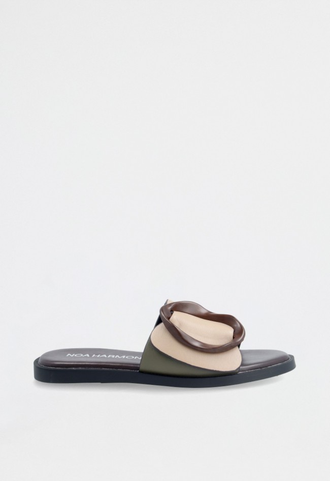 Sandalia plana de mujer taupe Noa Harmon 9663-28