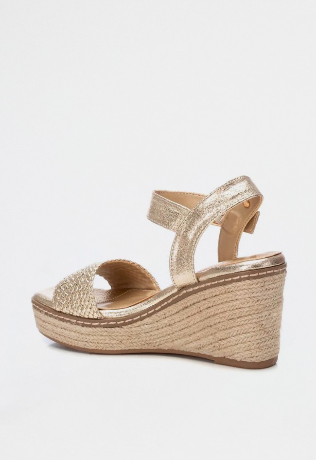Sandalia esparto cuña de mujer oro Xti 143828