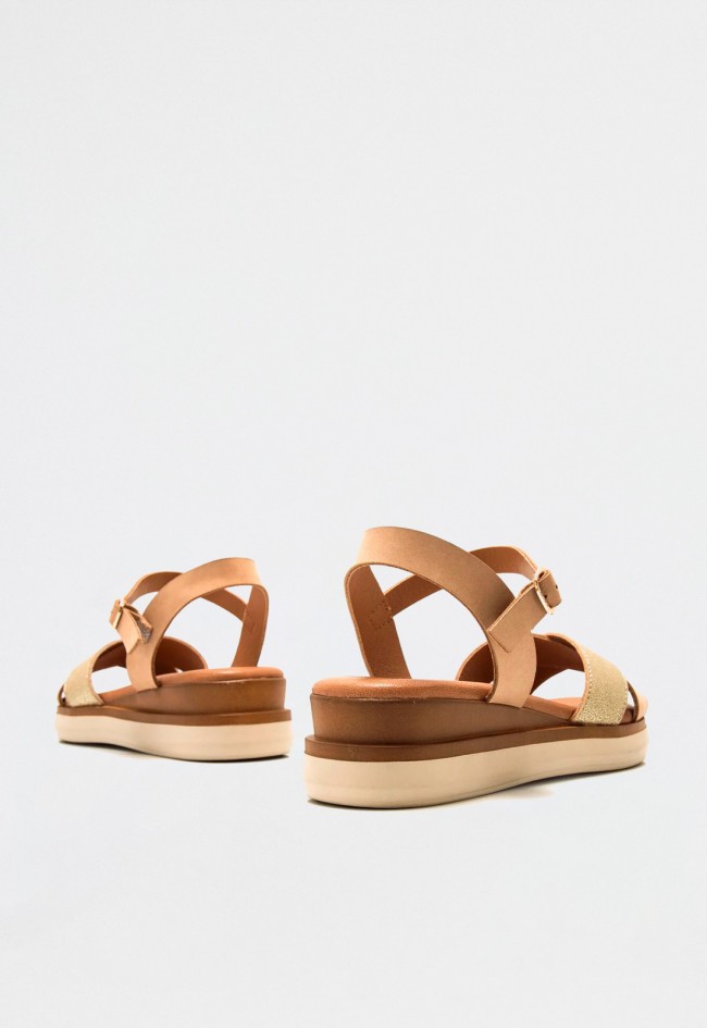 Sandalia de mujer oro Mustang 54530