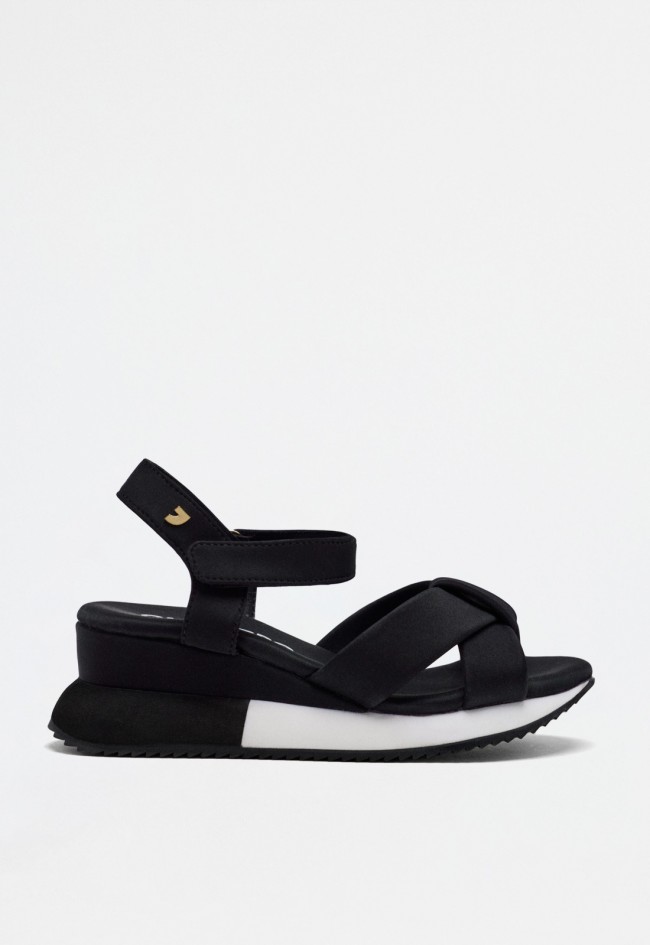 Sandalia deportiva de mujer negro Gioseppo heath