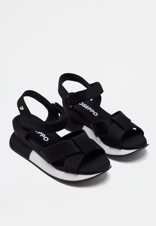 Sandalia deportiva de mujer negro Gioseppo heath