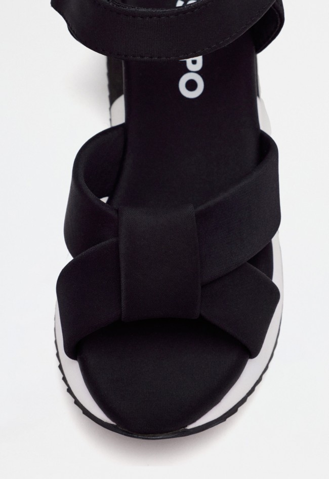 Sandalia deportiva de mujer negro Gioseppo heath