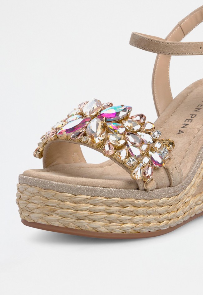 Sandalia cuña plataforma de mujer arena Alma en Pena 51291