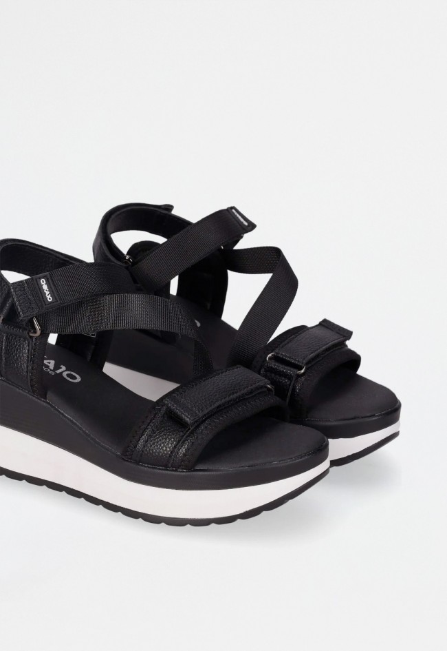 Sandalia cuña deportiva de mujer negro Chika 10 roco 07