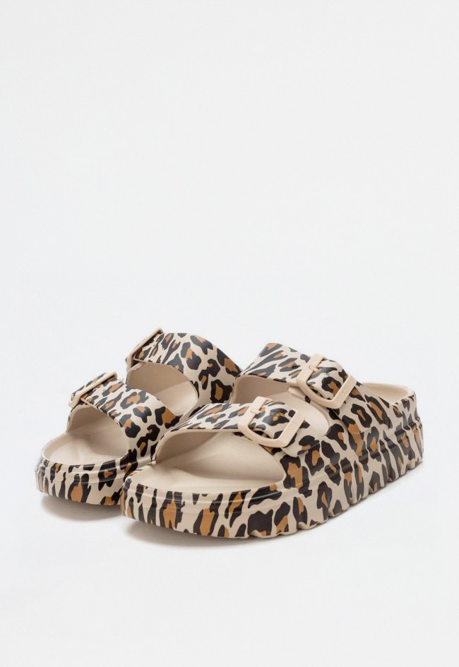 Sandalia hebillas de mujer leopardo Xti 142550