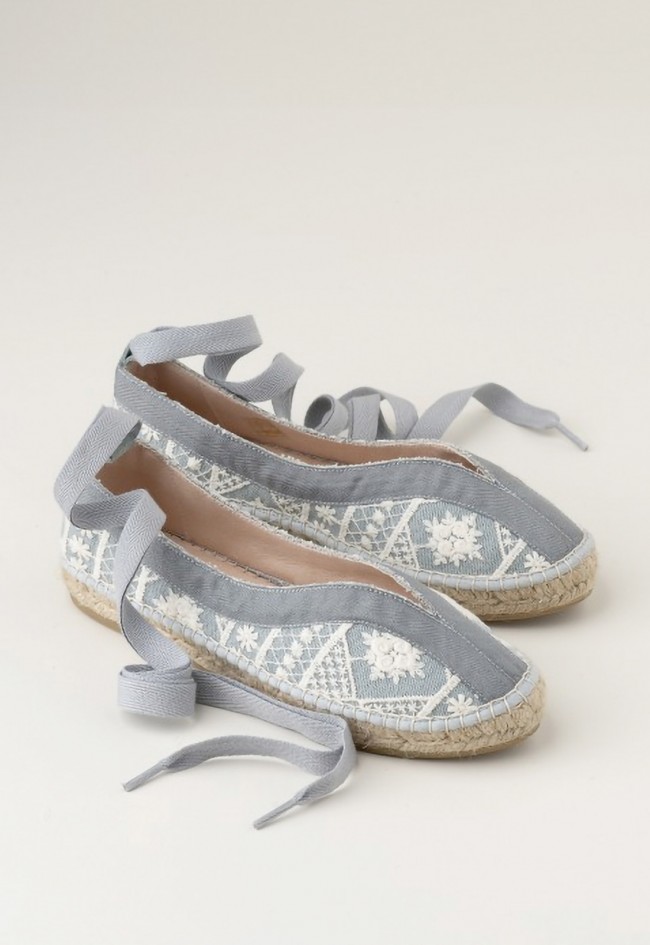 Alpargata plana vegana en algodón azul con cintas y bordado romántico | Hecha en España |Macarena abril 22