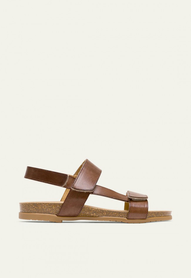 SANDALIA PLANA ROMANA BIO TACHUELAS DE PIEL MOKA Porronet SOFÍA 3137