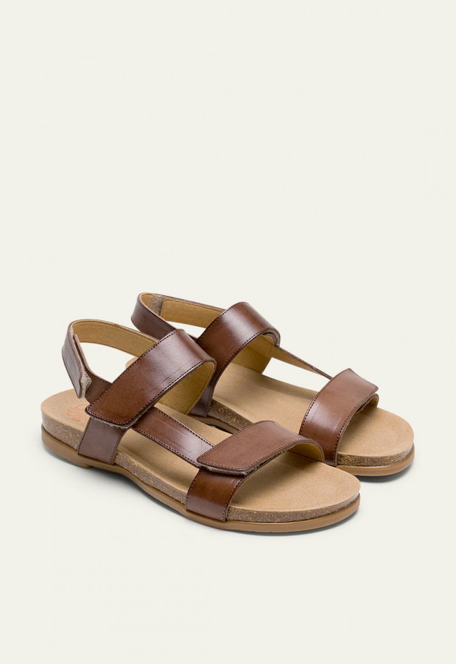 SANDALIA PLANA ROMANA BIO TACHUELAS DE PIEL MOKA Porronet SOFÍA 3137