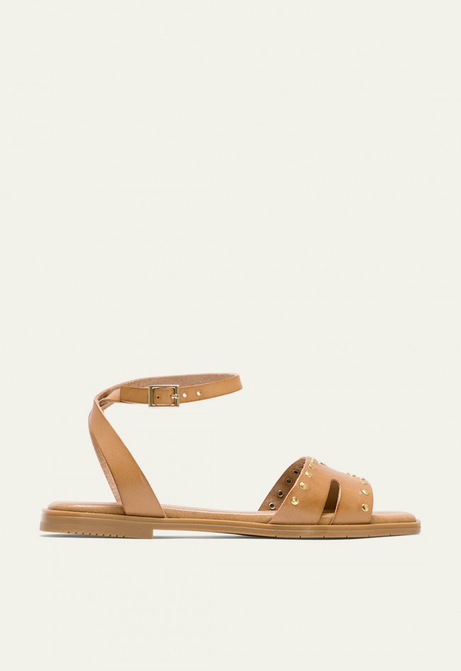 SANDALIA PLANA DE PIEL CON TACHUELAS TAUPE Porronet VIKA 3116