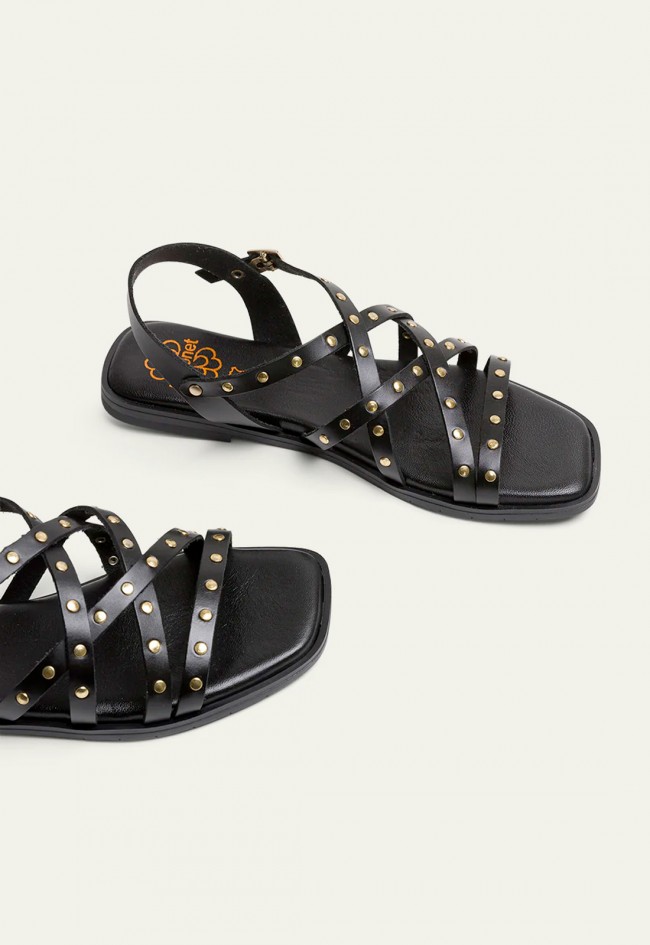 SANDALIA PLANA DE PIEL CON TACHUELAS NEGRO Porronet VICTORIA 3113