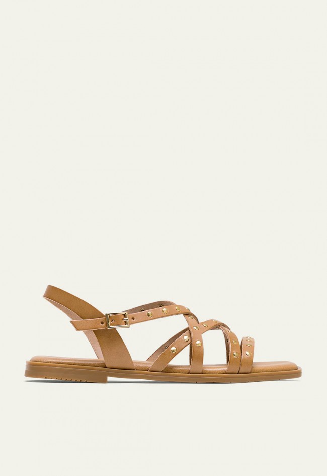SANDALIA PLANA DE PIEL CON TACHUELAS TAUPE Porronet VICTORIA 3113