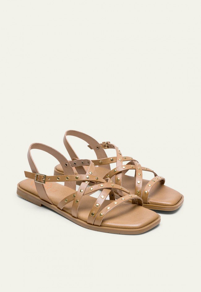 SANDALIA PLANA DE PIEL CON TACHUELAS TAUPE Porronet VICTORIA 3113