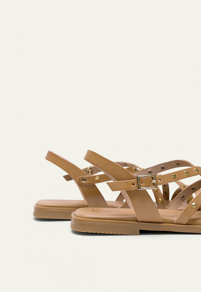 SANDALIA PLANA DE PIEL CON TACHUELAS TAUPE Porronet VICTORIA 3113