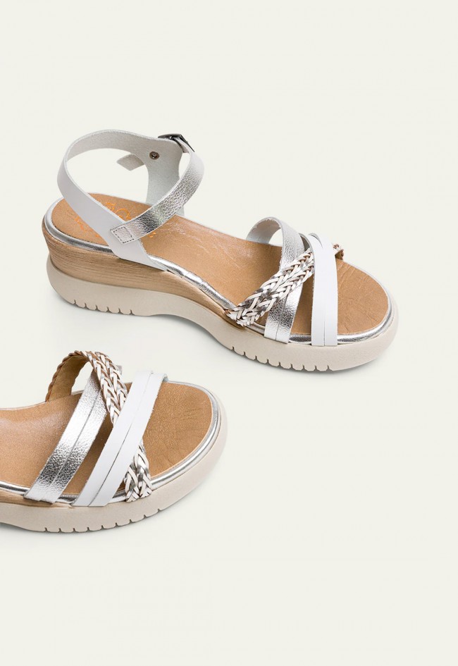 SANDALIA DE CUÑA DE PIEL DE TIRAS BLANCO PLATA Porronet BERTA 3156