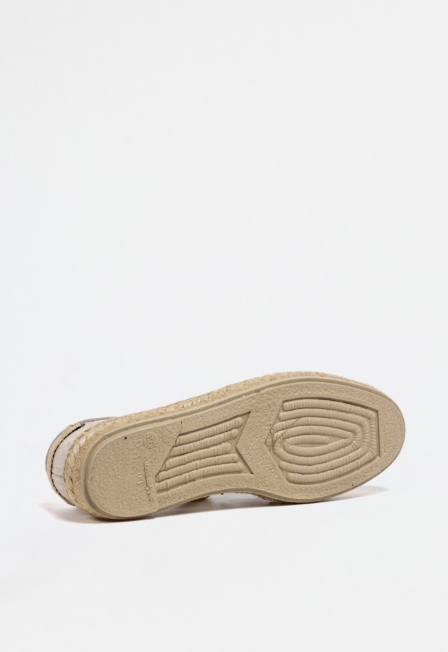 Alpargata plana beige de mujer con suela de esparto y cordones para atar – artesanía española con estilo boho | GARRIDO MURO 712